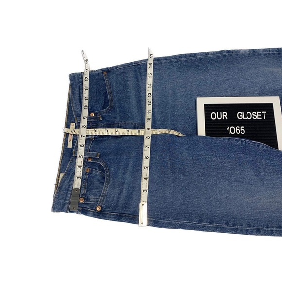 LEVI’S, NWOT, Buttoned, Raw Hem, WEDGIE STRAIGHT Jeans 27X25 inseam. - Picture 7 of 8